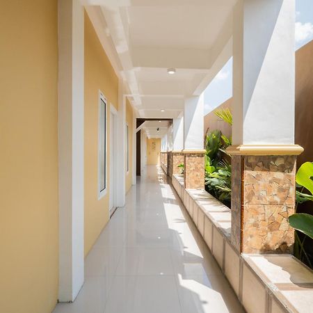 ホテル Reddoorz Syariah Near Rsud Dr Iskak Tulungagung Kedungwaru エクステリア 写真